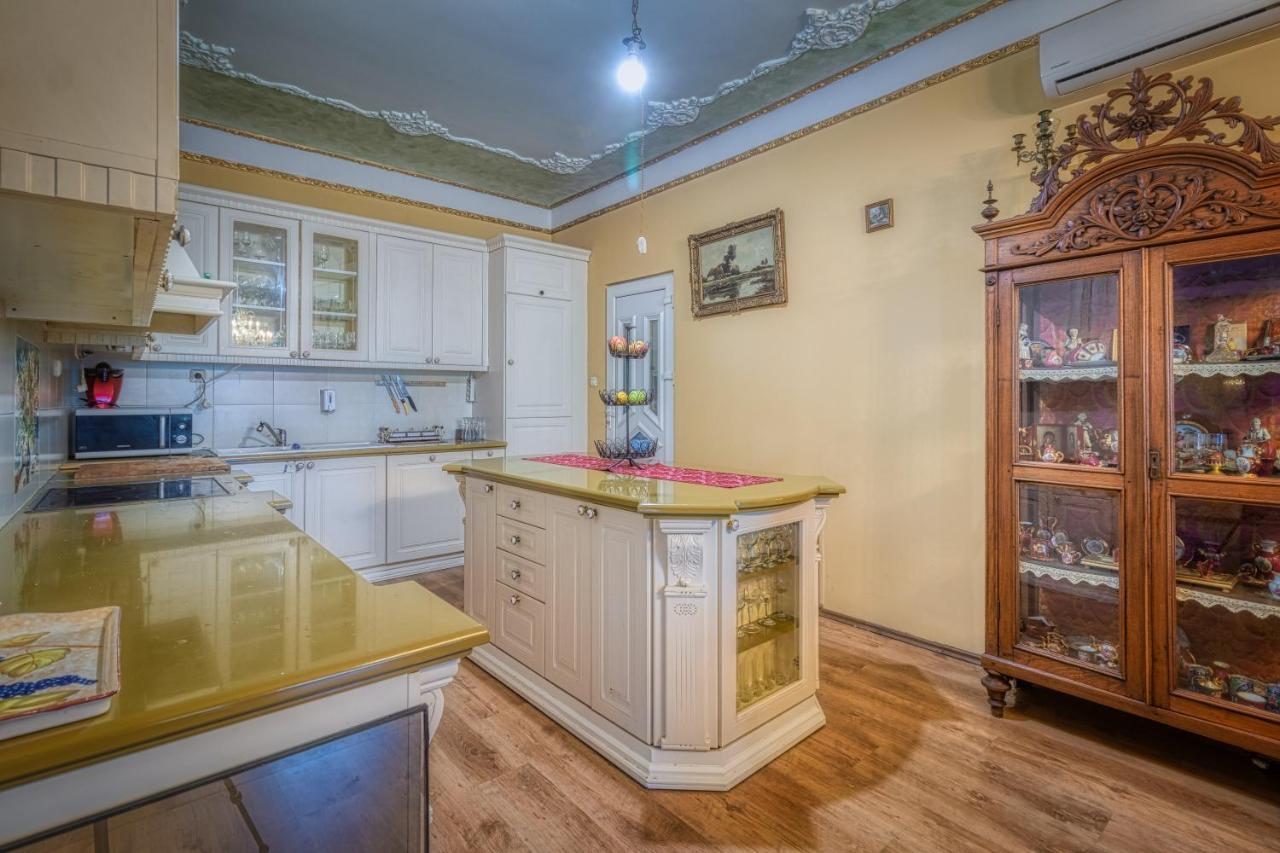 Vila Rococo ベオグラード エクステリア 写真